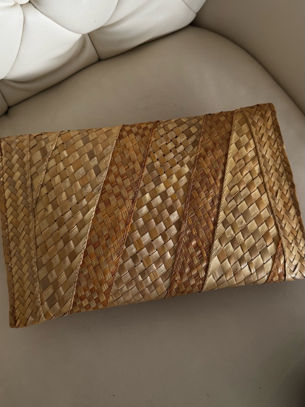 Handwoven Straw Floral Appliqué Clutch - Natural with Multicolor Flowers - Picture 5 of 7